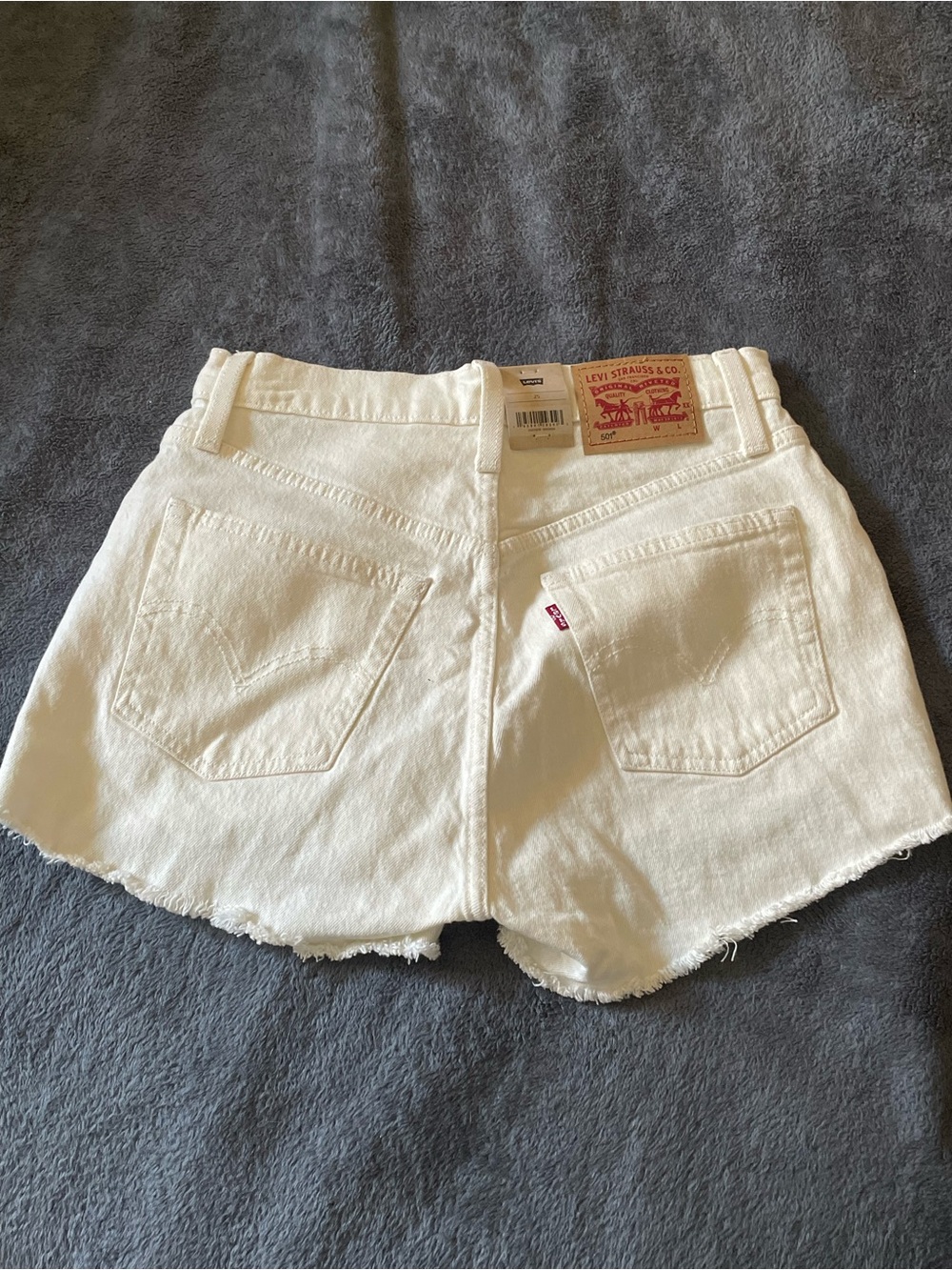Levi's Off-White 501 Denim Shorts - Picture 3 of 3